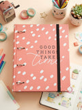 Archivador Good Things Take Time Rosa con Topos A4 - 4 anillas con goma negra