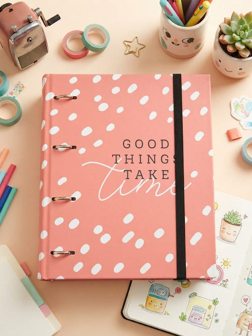 Archivador Good Things Take Time Rosa con Topos A4 - 4 anillas con goma negra
