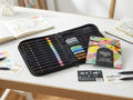 Set Creative Markers abierto con 24 rotuladores Twin Brush y Calligraphy en estuche negro