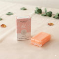 Jabón Kiss Beauty Skin Clinic Yara - Pastilla rosa con caja rosa y diseño árabe