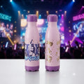 Botella Plástico Kpop Huntrix Rosa - 2 diseños artistas e iconos dorados