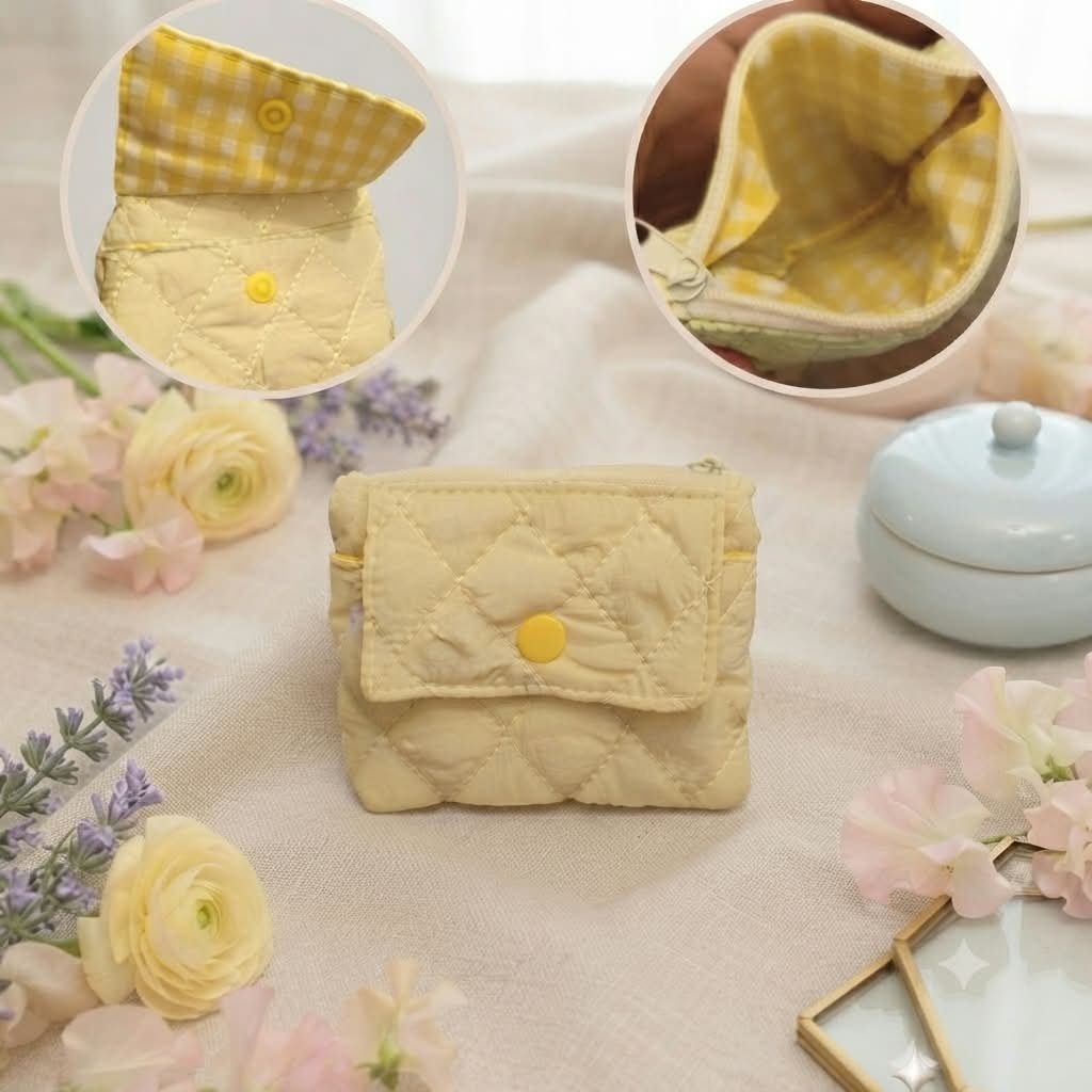 Monedero acolchado amarillo con flor en relieve y cierre a presión