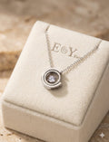 Collar colgante círculo espiral plateado con circonita central EOY Elena acero inoxidable
