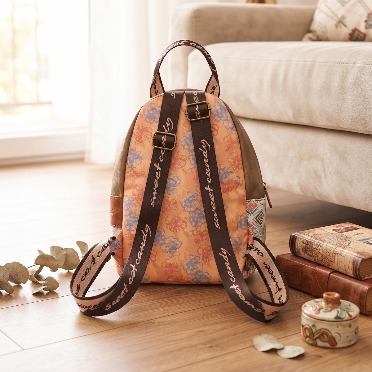 Vista trasera de la mochila Sweet Candy con estampado floral